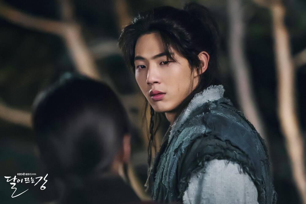 Ji Soo xác nhận rời 'Sông Đón Trăng Lên' vì bê bối bạo lực học đường, mỹ nam 'Mr Queen' được mời thay thế - 2 Ji Soo xác nhận rời 'Sông Đón Trăng Lên' vì bê bối bạo lực học đường, mỹ nam 'Mr Queen' được mời thay thế - 2