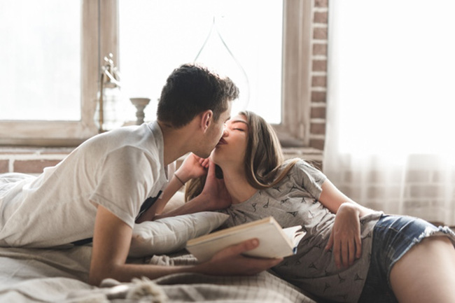 Về phòng ngủ, đàn ông luôn khoanh những 'vùng cấm' riêng này, nếu bạn cố tình Về phòng ngủ, đàn ông luôn khoanh những 'vùng cấm' riêng này, nếu bạn cố tình