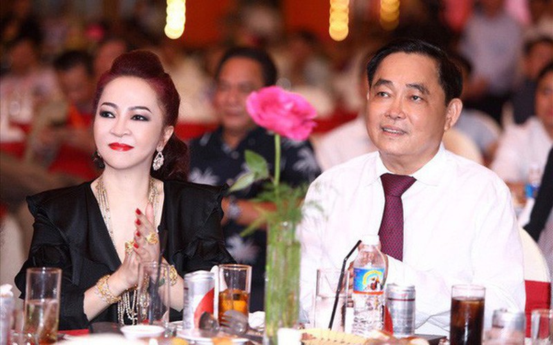 Vợ ông Dũng 'lò vôi' - bà chủ khu du lịch Đại Nam 6.000 tỷ: 'Tôi là Nguyễn Phương Hằng, tôi đi hiên ngang bên đời anh Dũng' - 1 Vợ ông Dũng 'lò vôi' - bà chủ khu du lịch Đại Nam 6.000 tỷ: 'Tôi là Nguyễn Phương Hằng, tôi đi hiên ngang bên đời anh Dũng' - 1