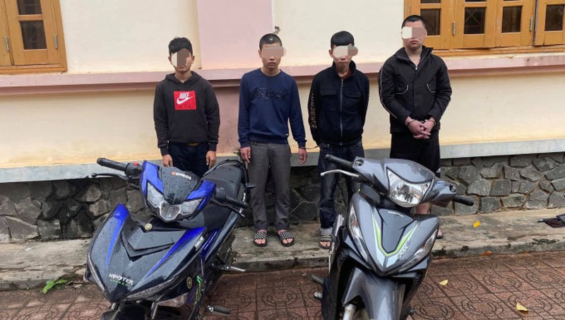 Nghệ An: Nhóm thanh thiếu niên dùng gậy 3 khúc đánh người cướp tài sản Nghệ An: Nhóm thanh thiếu niên dùng gậy 3 khúc đánh người cướp tài sản