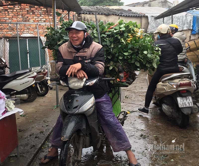 Hoa hồng tăng giá gấp 5, dân buôn tranh mua nhà vườn cháy hàng - 3 Hoa hồng tăng giá gấp 5, dân buôn tranh mua nhà vườn cháy hàng - 3
