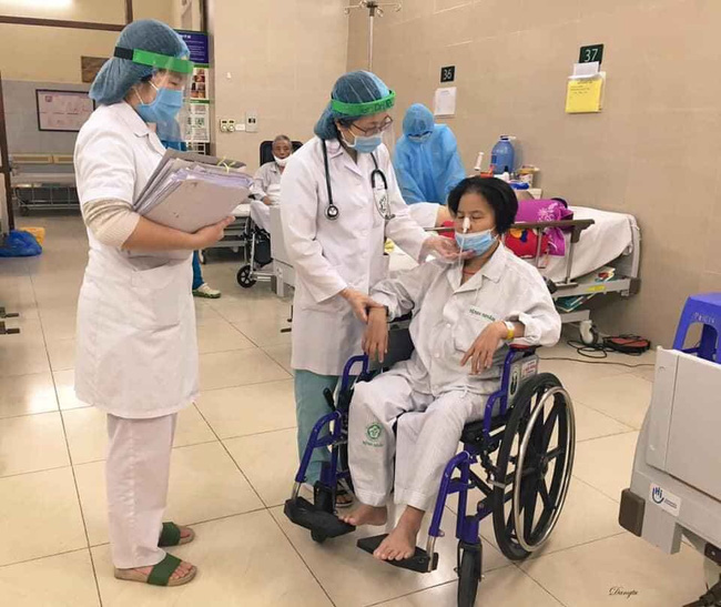 Bộ Y tế 'tuýt còi', yêu cầu Bệnh viện Bạch Mai không được tăng giá khám chữa bệnh Bộ Y tế 'tuýt còi', yêu cầu Bệnh viện Bạch Mai không được tăng giá khám chữa bệnh