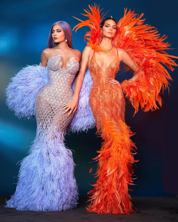 Góc khuất đại tiệc hào nhoáng nhất thế giới Met Gala: Cấm cửa vì thù riêng, 'chồng tiền' để có vé và thủ đoạn kiếm trăm tỷ - 10 Góc khuất đại tiệc hào nhoáng nhất thế giới Met Gala: Cấm cửa vì thù riêng, 'chồng tiền' để có vé và thủ đoạn kiếm trăm tỷ - 10