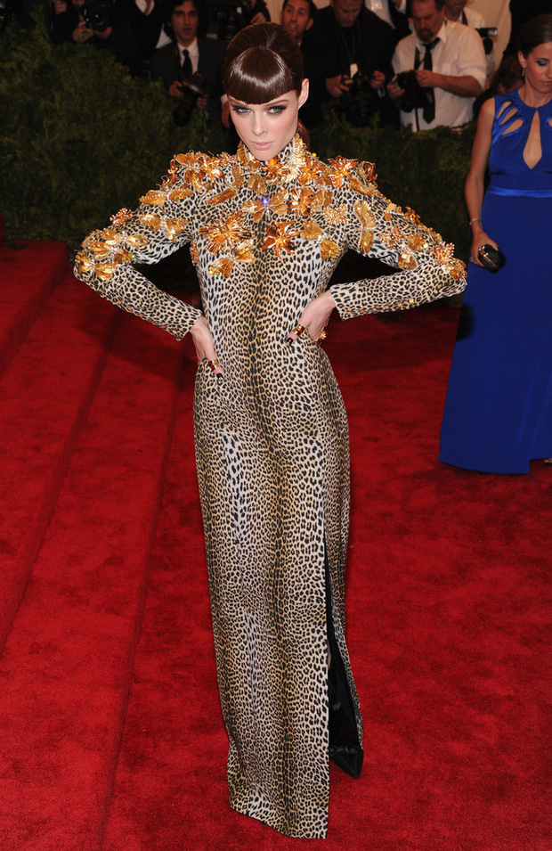 Góc khuất đại tiệc hào nhoáng nhất thế giới Met Gala: Cấm cửa vì thù riêng, 'chồng tiền' để có vé và thủ đoạn kiếm trăm tỷ - 8 Góc khuất đại tiệc hào nhoáng nhất thế giới Met Gala: Cấm cửa vì thù riêng, 'chồng tiền' để có vé và thủ đoạn kiếm trăm tỷ - 8