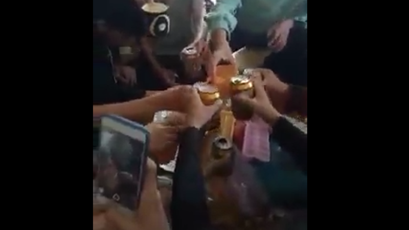 Vụ cô giáo cổ vũ học sinh uống bia rồi đưa clip lên MXH: Từng bị phạt vì tội đăng thông tin sai sự thật Vụ cô giáo cổ vũ học sinh uống bia rồi đưa clip lên MXH: Từng bị phạt vì tội đăng thông tin sai sự thật