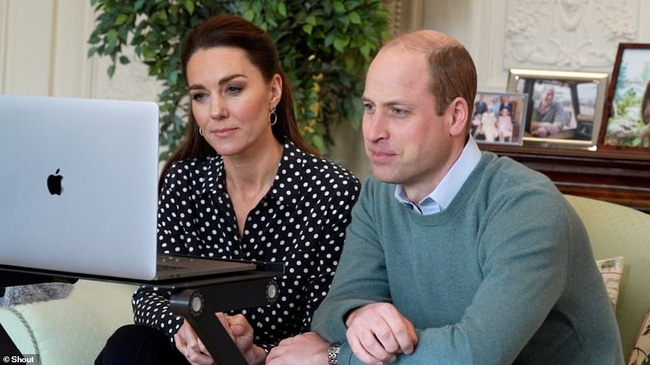 Meghan Markle tố bị hoàng gia Anh 'bịt miệng', Công nương Kate xuất hiện giữa tâm bão lùm xùm với sắc mặt bất thường - 2 Meghan Markle tố bị hoàng gia Anh 'bịt miệng', Công nương Kate xuất hiện giữa tâm bão lùm xùm với sắc mặt bất thường - 2