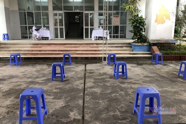 80 người tiêm vắc xin đầu tiên ở Hải Dương là phụ nữ 80 người tiêm vắc xin đầu tiên ở Hải Dương là phụ nữ