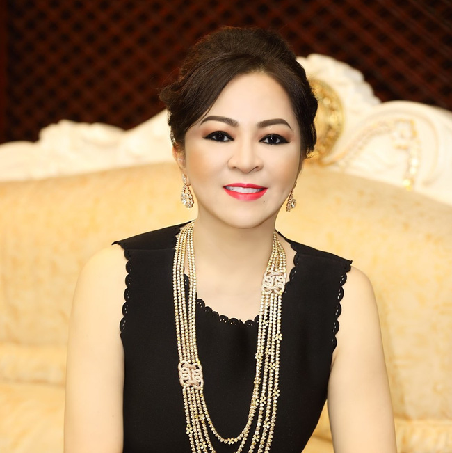 Vợ ông Dũng 'lò vôi' tiết lộ chuyện 15 năm trước: 'Tôi sống nghĩa khí nên lao vào cứu anh Dũng mà một thời tôi bị thị phi' - 3 Vợ ông Dũng 'lò vôi' tiết lộ chuyện 15 năm trước: 'Tôi sống nghĩa khí nên lao vào cứu anh Dũng mà một thời tôi bị thị phi' - 3