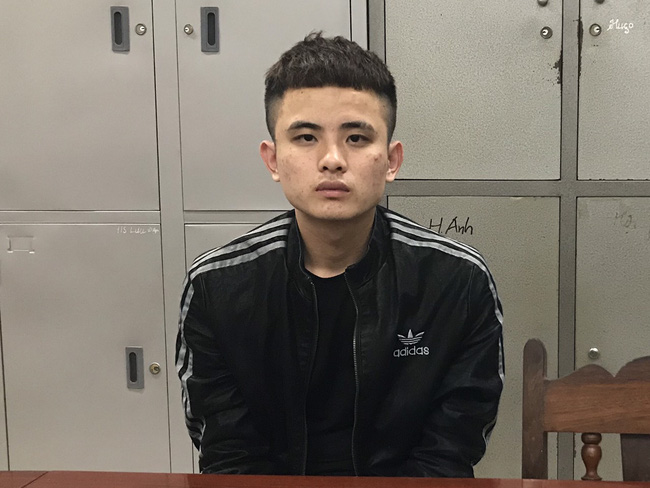 Nam thanh niên dùng kéo đâm bạn gái nhiều nhát rồi lấy điện thoại bỏ đi Nam thanh niên dùng kéo đâm bạn gái nhiều nhát rồi lấy điện thoại bỏ đi