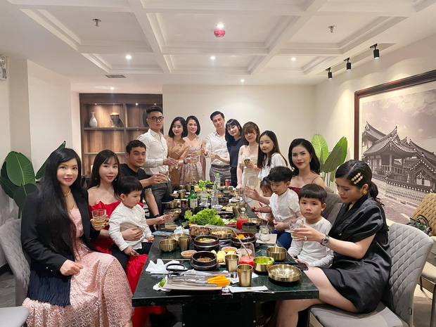Việt Anh và vợ cũ hội ngộ mừng sinh nhật con trai, nhìn biểu cảm biết ngay tình trạng quan hệ sau ly hôn - 2 Việt Anh và vợ cũ hội ngộ mừng sinh nhật con trai, nhìn biểu cảm biết ngay tình trạng quan hệ sau ly hôn - 2