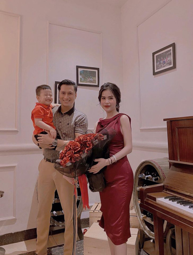 Việt Anh và vợ cũ hội ngộ mừng sinh nhật con trai, nhìn biểu cảm biết ngay tình trạng quan hệ sau ly hôn - 3 Việt Anh và vợ cũ hội ngộ mừng sinh nhật con trai, nhìn biểu cảm biết ngay tình trạng quan hệ sau ly hôn - 3