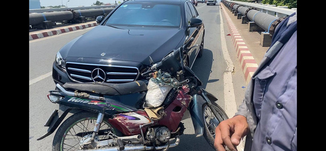 Chân dung ông chủ xe Mercedes không bắt đền còn tặng xe máy cho người va chạm giao thông Chân dung ông chủ xe Mercedes không bắt đền còn tặng xe máy cho người va chạm giao thông