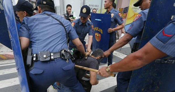 Cảnh sát Philippines 'giết nhầm' thị trưởng và 2 trợ lý Cảnh sát Philippines 'giết nhầm' thị trưởng và 2 trợ lý