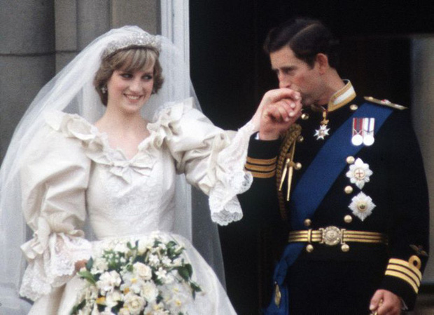 'Sao chép' Công nương Diana trong cuộc phỏng vấn bom tấn, Meghan Markle đang chịu chung nỗi khổ với mẹ chồng quá cố hay lợi dụng hào quang để nổi tiếng? - 5 'Sao chép' Công nương Diana trong cuộc phỏng vấn bom tấn, Meghan Markle đang chịu chung nỗi khổ với mẹ chồng quá cố hay lợi dụng hào quang để nổi tiếng? - 5
