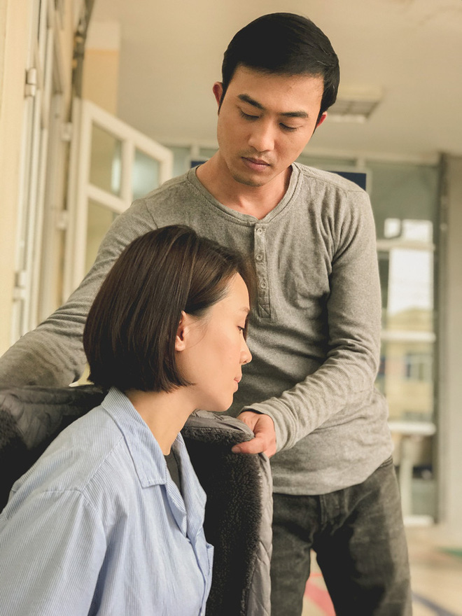 Hướng dương ngược nắng: Lộ cảnh Bạch Cúc rút dao đâm Minh điên cuồng bên cạnh thi thể Châu - Phúc - 7 Hướng dương ngược nắng: Lộ cảnh Bạch Cúc rút dao đâm Minh điên cuồng bên cạnh thi thể Châu - Phúc - 7