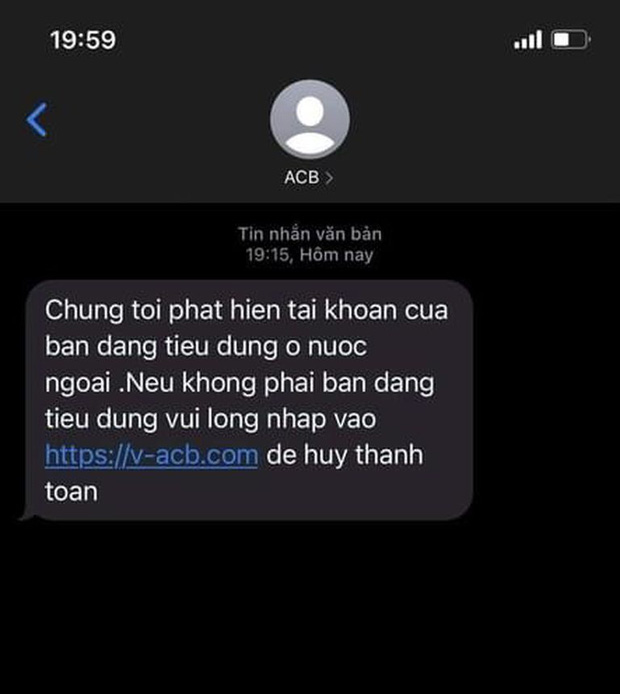Cảnh báo: Hàng loạt đầu số giả danh các ngân hàng lớn như Vietcombank, ACB, Sacombank... liên tục gửi tin nhắn lừa đảo Cảnh báo: Hàng loạt đầu số giả danh các ngân hàng lớn như Vietcombank, ACB, Sacombank... liên tục gửi tin nhắn lừa đảo