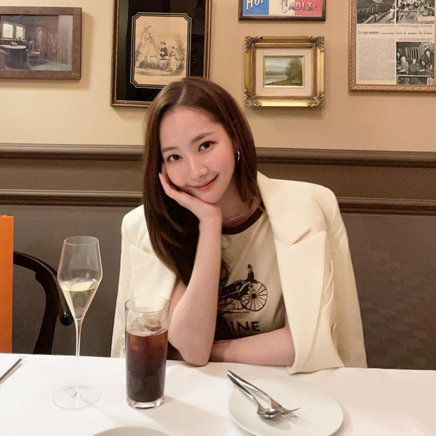 Park Min Young khoe ảnh xinh đẹp đi ăn tối, dân tình soi ra ngay bằng chứng hẹn hò cùng Park Seo Joon? Park Min Young khoe ảnh xinh đẹp đi ăn tối, dân tình soi ra ngay bằng chứng hẹn hò cùng Park Seo Joon?