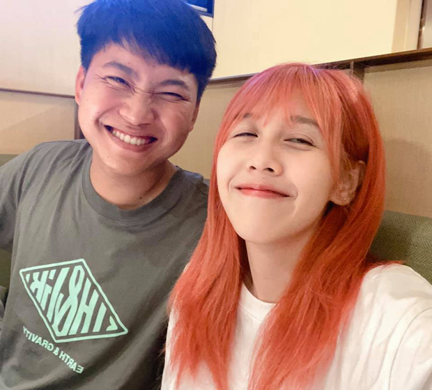 Hậu Hoàng bất ngờ có hành động lạ giữa drama của Mũi trưởng Long Hậu Hoàng bất ngờ có hành động lạ giữa drama của Mũi trưởng Long