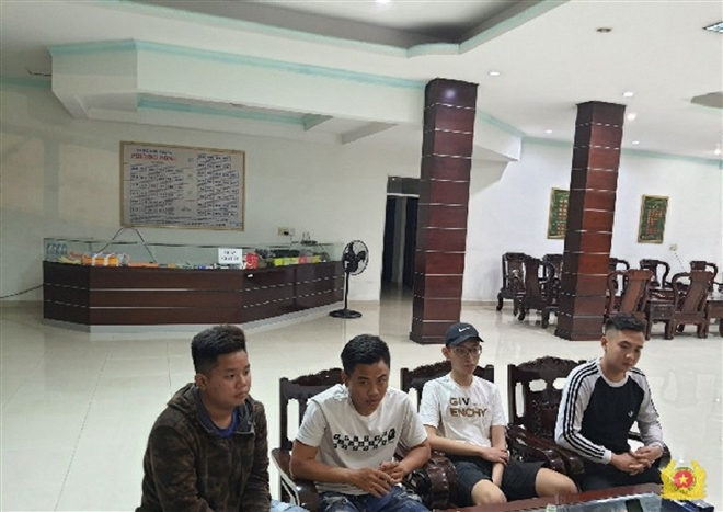 Vụ nổ súng ở quán karaoke XO: Tạm giữ hình sự 2 đối tượng - 1 Vụ nổ súng ở quán karaoke XO: Tạm giữ hình sự 2 đối tượng - 1