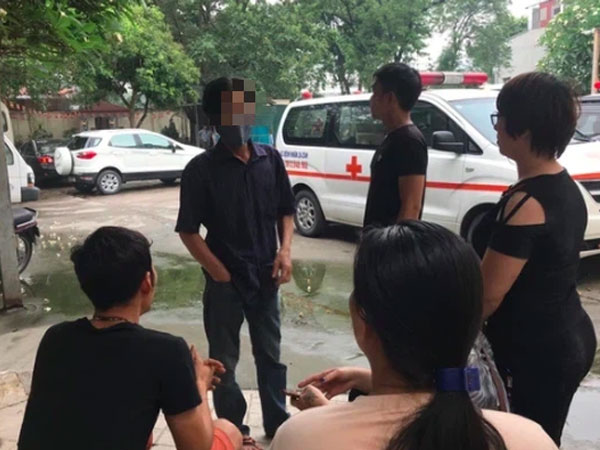 Hà Nội: Cháu bé 2 tuổi tử vong bất thường trong ngày đầu đến lớp Hà Nội: Cháu bé 2 tuổi tử vong bất thường trong ngày đầu đến lớp