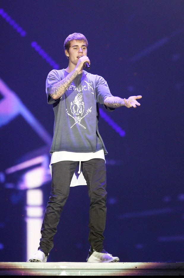 Justin Bieber dành gần hết album mới để viết về bà xã Hailey, dân tình bỗng 'soi' ra dấu vết về Selena Gomez? Justin Bieber dành gần hết album mới để viết về bà xã Hailey, dân tình bỗng 'soi' ra dấu vết về Selena Gomez?