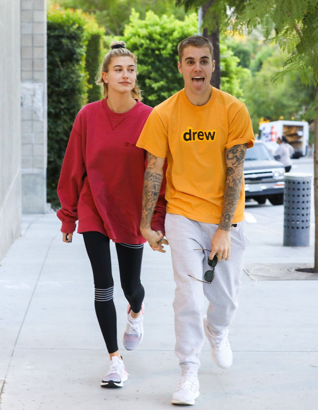 Justin Bieber dành gần hết album mới để viết về bà xã Hailey, dân tình bỗng 'soi' ra dấu vết về Selena Gomez? - 2 Justin Bieber dành gần hết album mới để viết về bà xã Hailey, dân tình bỗng 'soi' ra dấu vết về Selena Gomez? - 2