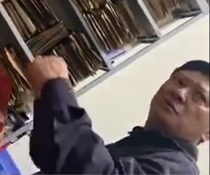 Giáo viên dạy lái xe ở Thái Bình bị 'tố' đánh người sau mâu thuẫn trên đường - 1 Giáo viên dạy lái xe ở Thái Bình bị 'tố' đánh người sau mâu thuẫn trên đường - 1