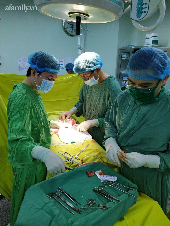 Tiêm silicon tăng kích thước dương vật để 'chuyện ấy' tốt hơn, người đàn ông 43 tuổi suýt mất luôn cậu nhỏ Tiêm silicon tăng kích thước dương vật để 'chuyện ấy' tốt hơn, người đàn ông 43 tuổi suýt mất luôn cậu nhỏ