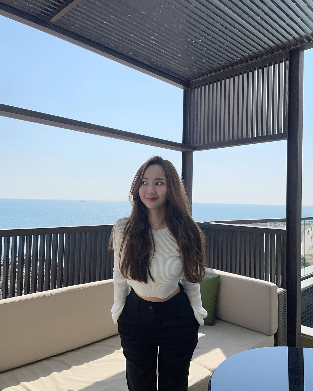 Động thái đầu tiên của Park Min Young sau khi tự mình để lộ bằng chứng hẹn hò với Park Seo Joon - 2 Động thái đầu tiên của Park Min Young sau khi tự mình để lộ bằng chứng hẹn hò với Park Seo Joon - 2
