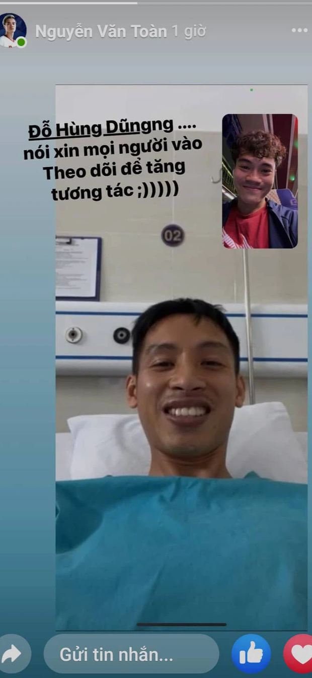 Văn Toàn gọi 'video call' hỏi thăm Hùng Dũng sau trận thắng Viettel Văn Toàn gọi 'video call' hỏi thăm Hùng Dũng sau trận thắng Viettel