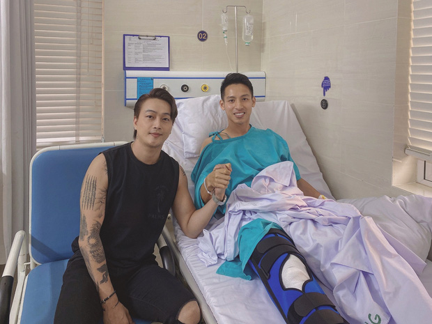 Hoàng Bách vào viện thăm Hùng Dũng sau pha chấn thương kinh hoàng, thay nam cầu thủ gửi lời đặc biệt đến khán giả - 1 Hoàng Bách vào viện thăm Hùng Dũng sau pha chấn thương kinh hoàng, thay nam cầu thủ gửi lời đặc biệt đến khán giả - 1