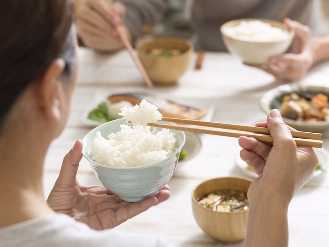 Vừa ăn cơm xong, chớ dại mà uống ngay 4 loại nước này để 'ôm họa' cho các bộ phận của cơ thể Vừa ăn cơm xong, chớ dại mà uống ngay 4 loại nước này để 'ôm họa' cho các bộ phận của cơ thể
