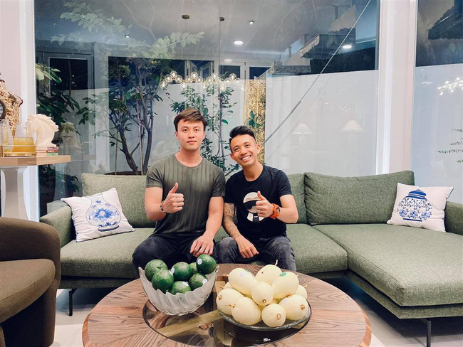 Cùng tuổi nhưng Shark Khoa vẫn lẻ bóng đi dự thôi nôi cháu ngoại bạn thân - 1 Cùng tuổi nhưng Shark Khoa vẫn lẻ bóng đi dự thôi nôi cháu ngoại bạn thân - 1