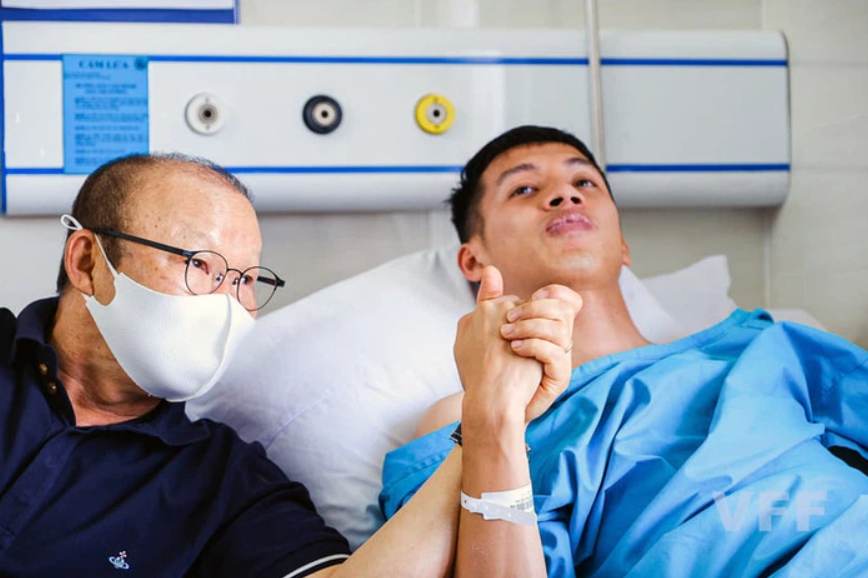 Hoàng Thịnh có thể không phải trả tiền điều trị chấn thương cho Hùng Dũng - 1 Hoàng Thịnh có thể không phải trả tiền điều trị chấn thương cho Hùng Dũng - 1