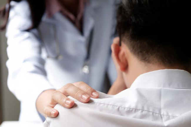 Chàng trai 26 tuổi bị ung thư giai đoạn cuối: 'Xin hãy coi tôi như một lời cảnh báo, đừng phạm những sai lầm này nữa' Chàng trai 26 tuổi bị ung thư giai đoạn cuối: 'Xin hãy coi tôi như một lời cảnh báo, đừng phạm những sai lầm này nữa'