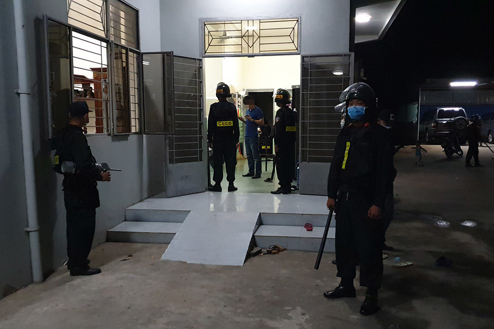 Hàng trăm công an được huy động bắt kẻ cầm đầu phóng hoả đốt nhà đội trưởng cảnh sát hình sự - 2 Hàng trăm công an được huy động bắt kẻ cầm đầu phóng hoả đốt nhà đội trưởng cảnh sát hình sự - 2