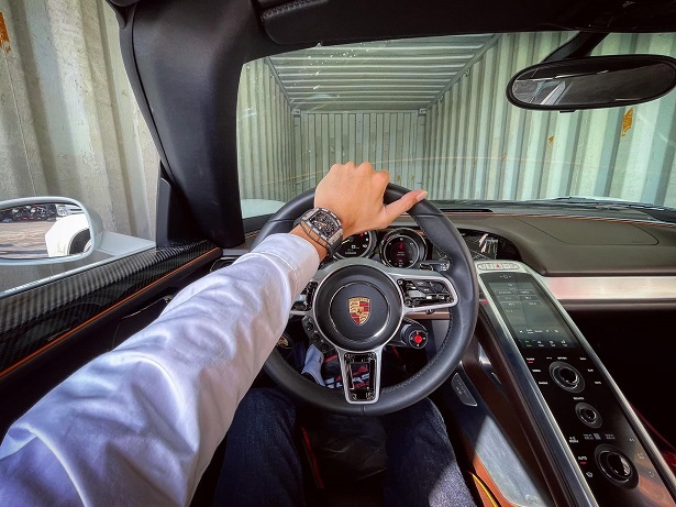 Porsche 918 Spyder siêu đắt lần đầu tiên cập bến Việt Nam - 1 Porsche 918 Spyder siêu đắt lần đầu tiên cập bến Việt Nam - 1