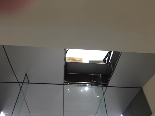 Vụ đôi nam nữ ở Hà Nội rơi do trần nhà chung cư thủng: Nữ nạn nhân là Giám đốc 1 công ty, nam nạn nhân bị thương nặng - 1 Vụ đôi nam nữ ở Hà Nội rơi do trần nhà chung cư thủng: Nữ nạn nhân là Giám đốc 1 công ty, nam nạn nhân bị thương nặng - 1
