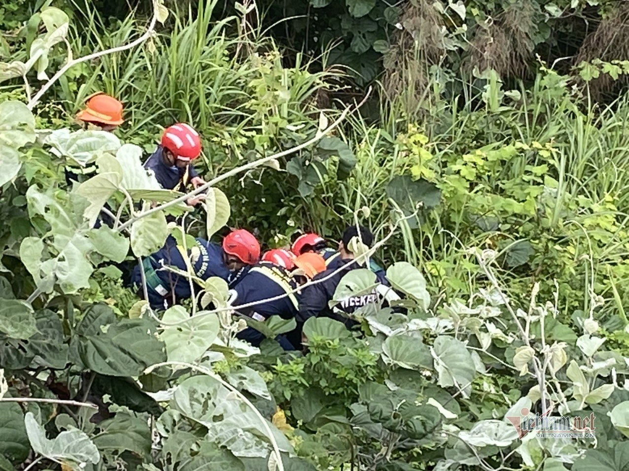 Tông xe vào taluy đèo Hải Vân, thanh niên rơi xuống vực sâu - 3 Tông xe vào taluy đèo Hải Vân, thanh niên rơi xuống vực sâu - 3