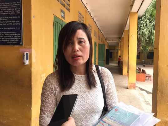 Giáo viên cùng trường đặt 3 nghi vấn 'cốt tử' vụ cô giáo ở Hà Nội tố bị học sinh hắt nước, đánh ngay trên bục giảng - 1 Giáo viên cùng trường đặt 3 nghi vấn 'cốt tử' vụ cô giáo ở Hà Nội tố bị học sinh hắt nước, đánh ngay trên bục giảng - 1