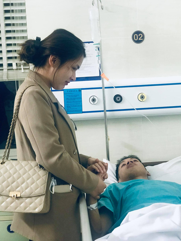 Khoảnh khắc dễ thương: Mộc Trinh giữ dây, Hùng Dũng chăm chỉ tập hồi phục tại nhà Khoảnh khắc dễ thương: Mộc Trinh giữ dây, Hùng Dũng chăm chỉ tập hồi phục tại nhà