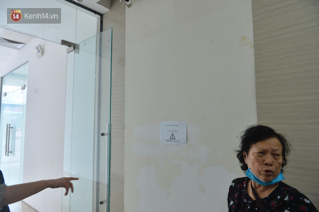 Chung cư nơi nữ giám đốc và nhân viên rơi từ tầng 2 do trần thủng: Nguy hiểm vẫn còn tiềm ẩn? - 5 Chung cư nơi nữ giám đốc và nhân viên rơi từ tầng 2 do trần thủng: Nguy hiểm vẫn còn tiềm ẩn? - 5