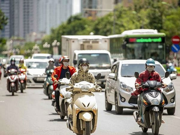 Miền Bắc bước vào đợt nắng nóng đầu tiên Miền Bắc bước vào đợt nắng nóng đầu tiên