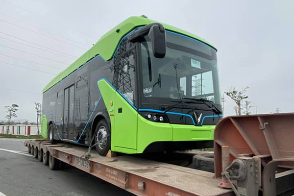 Lộ ảnh xe bus điện VinFast được vận chuyển về Hà Nội - 2 Lộ ảnh xe bus điện VinFast được vận chuyển về Hà Nội - 2