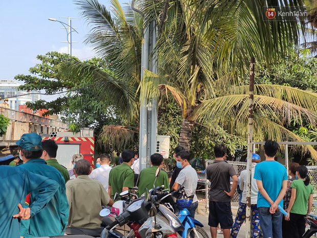 Cháy nhà ở Sài Gòn khiến 6 người trong gia đình tử vong, người thân khóc ngất tại hiện trường - 5 Cháy nhà ở Sài Gòn khiến 6 người trong gia đình tử vong, người thân khóc ngất tại hiện trường - 5