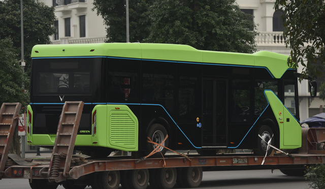 Lộ ảnh xe bus điện VinFast được vận chuyển về Hà Nội - 1 Lộ ảnh xe bus điện VinFast được vận chuyển về Hà Nội - 1