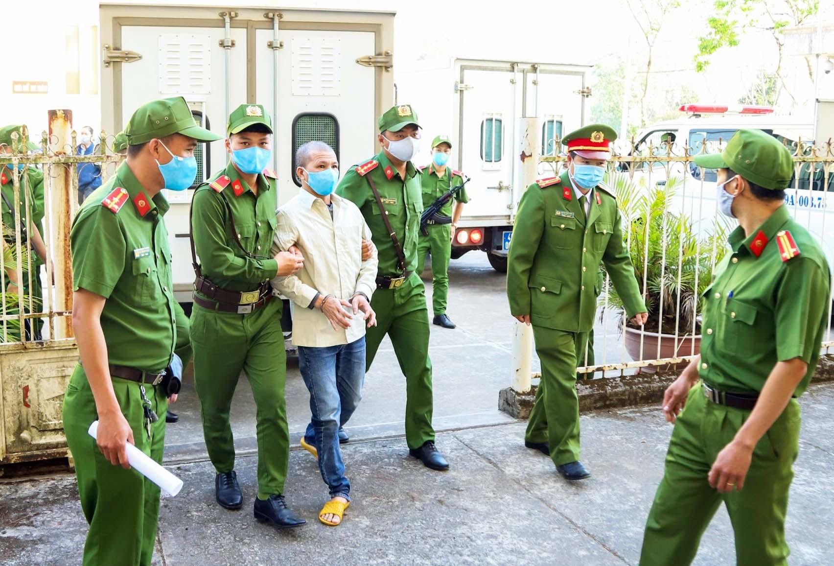 Lãnh 10 năm tù vì sử dụng mạng xã hội chống Nhà nước - 1 Lãnh 10 năm tù vì sử dụng mạng xã hội chống Nhà nước - 1