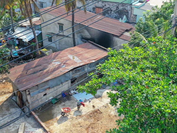 Vụ cháy khiến 6 người trong gia đình tử vong ở Sài Gòn: Người duy nhất sống sót bị bỏng độ 2, tâm lý bất ổn và hoảng loạn - 1 Vụ cháy khiến 6 người trong gia đình tử vong ở Sài Gòn: Người duy nhất sống sót bị bỏng độ 2, tâm lý bất ổn và hoảng loạn - 1