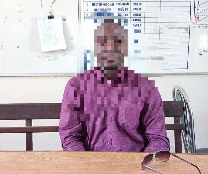 Xử phạt người đàn ông Nigeria đầu trần phóng SH giữa phố biển Đà Nẵng Xử phạt người đàn ông Nigeria đầu trần phóng SH giữa phố biển Đà Nẵng