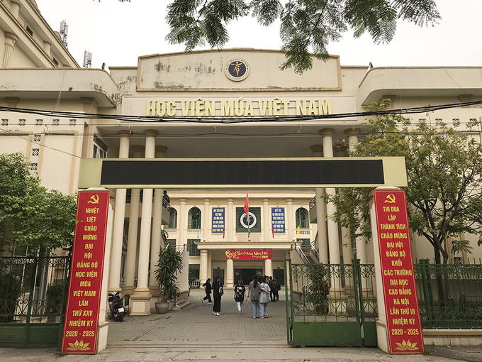Hàng trăm học viên Học viện Múa kêu cứu Hàng trăm học viên Học viện Múa kêu cứu